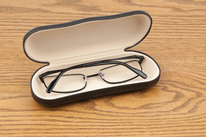 futerał z okularami